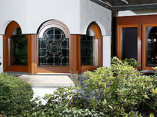 Holz Aluminium Fensterfront eines Wohnhauses