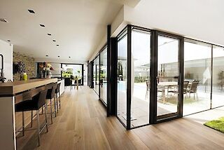 Dieses System besticht durch eine rahmenlose Optik. Hier bleibt der umlaufende Rahmen nicht sichtbar.