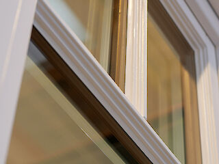 Holzfenster hell lackiert