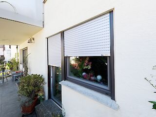 Rollladen an Fenster und Terrassentür